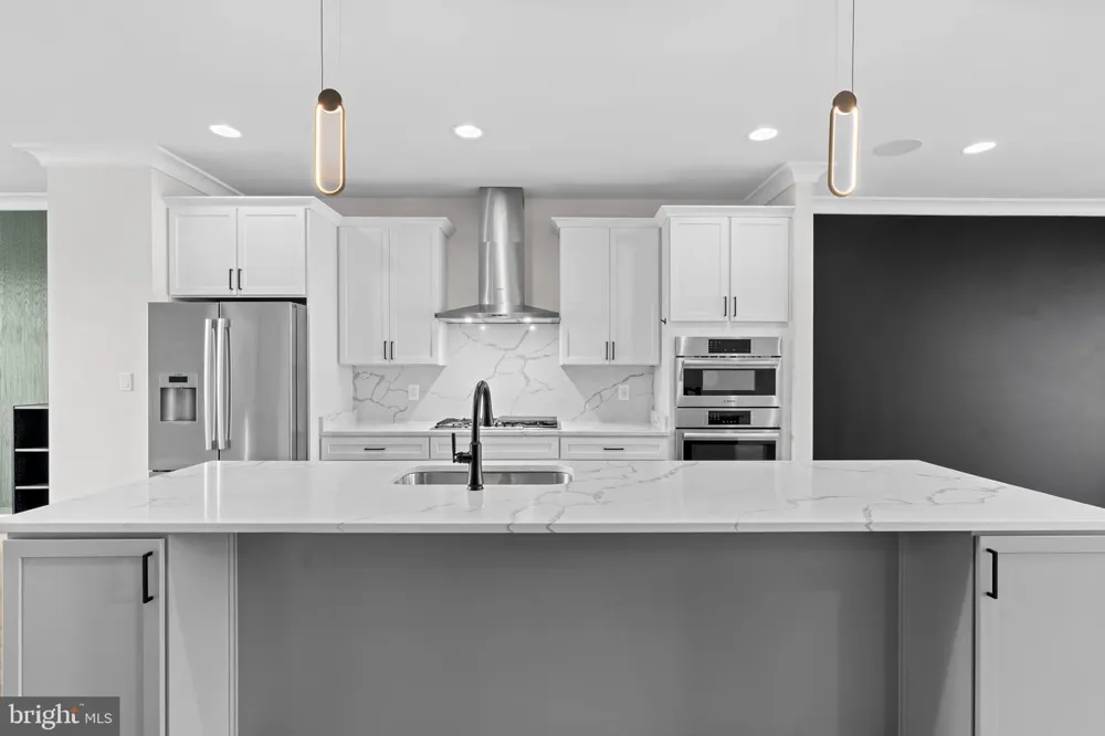 5284 RIDGEVIEW RETREAT DRIVE Chantilly, VA 20151