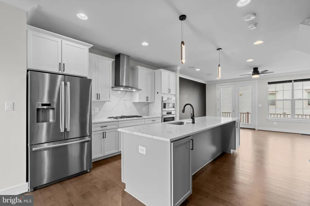 5284 RIDGEVIEW RETREAT DRIVE Chantilly, VA 20151