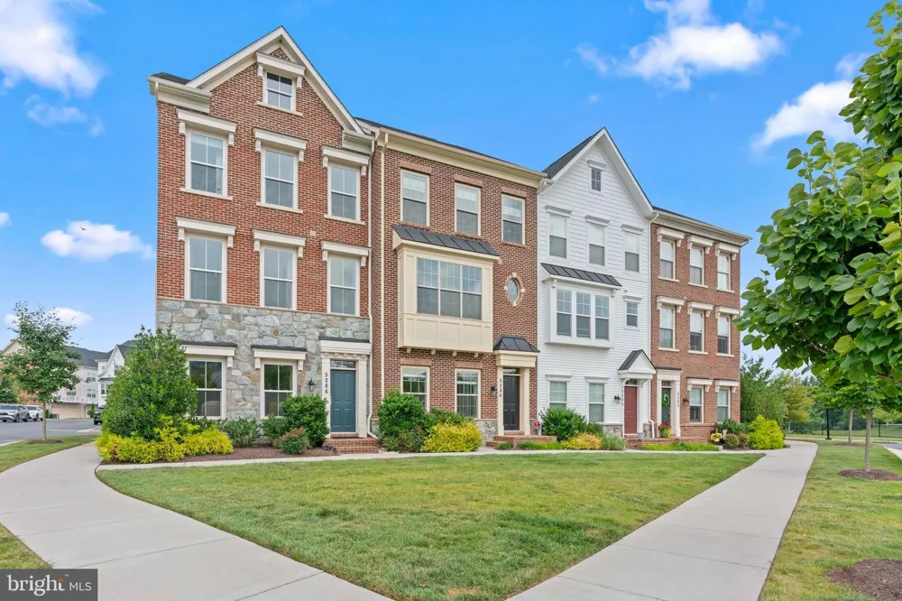 5284 RIDGEVIEW RETREAT DRIVE Chantilly, VA 20151