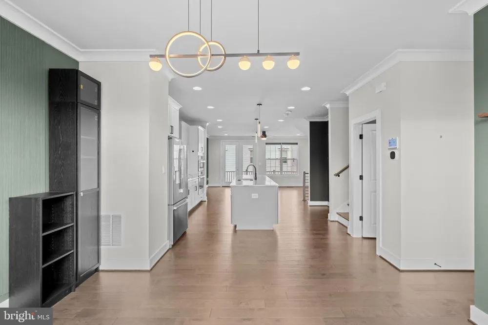 5284 RIDGEVIEW RETREAT DRIVE Chantilly, VA 20151