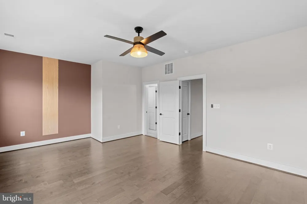 5284 RIDGEVIEW RETREAT DRIVE Chantilly, VA 20151