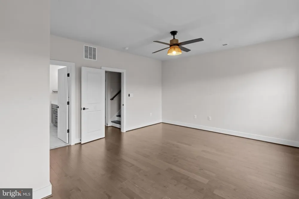 5284 RIDGEVIEW RETREAT DRIVE Chantilly, VA 20151