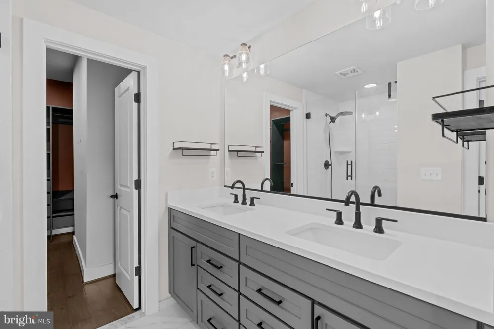 5284 RIDGEVIEW RETREAT DRIVE Chantilly, VA 20151
