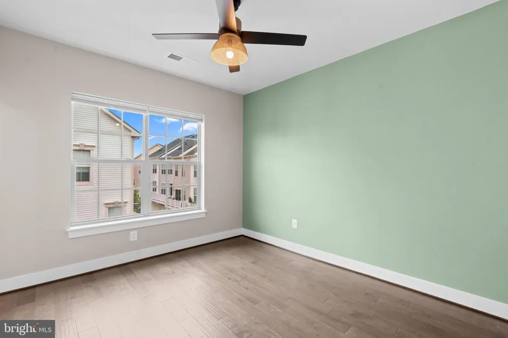 5284 RIDGEVIEW RETREAT DRIVE Chantilly, VA 20151