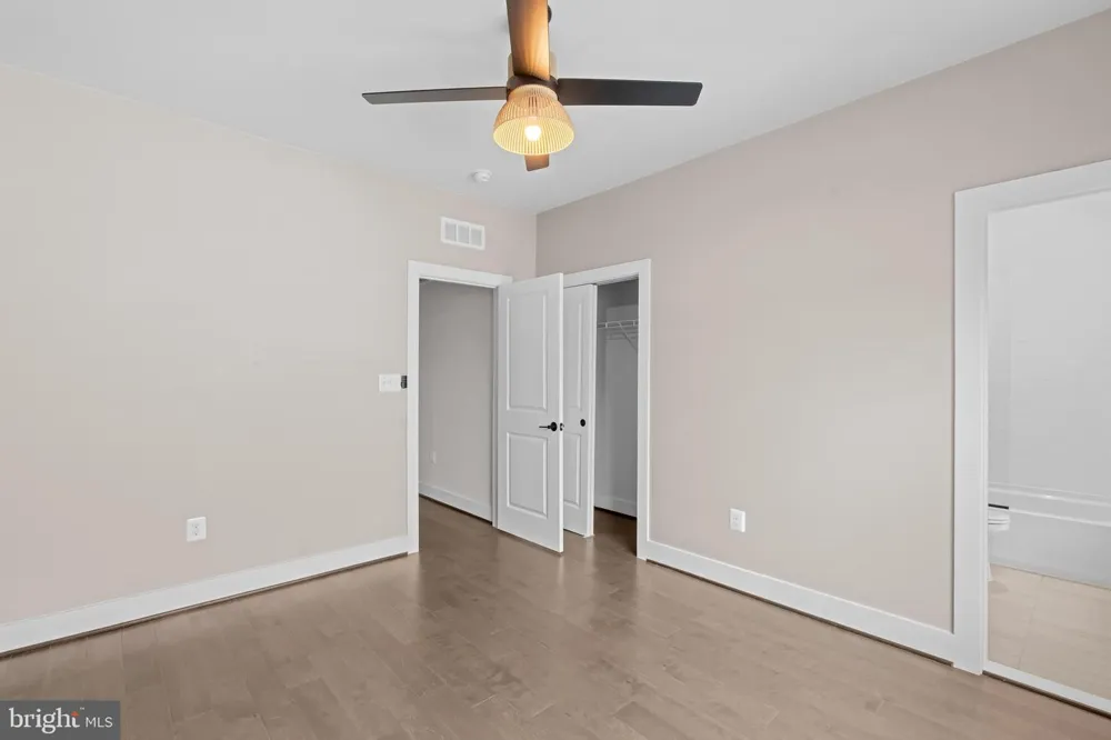 5284 RIDGEVIEW RETREAT DRIVE Chantilly, VA 20151