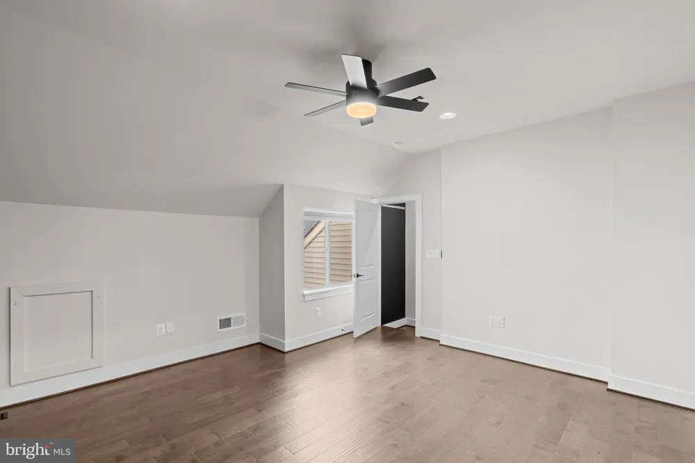 5284 RIDGEVIEW RETREAT DRIVE Chantilly, VA 20151