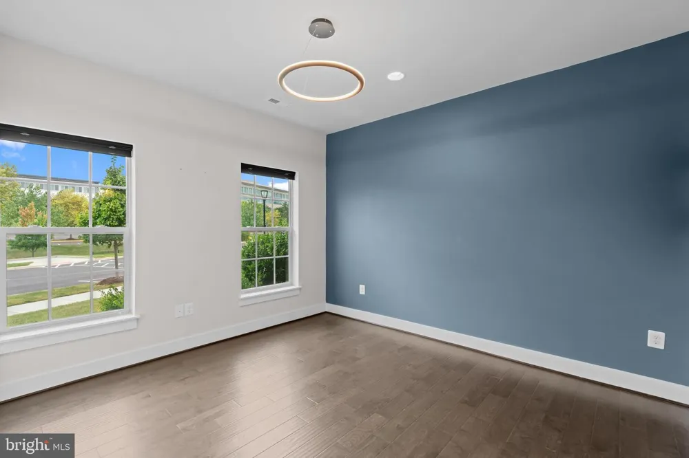 5284 RIDGEVIEW RETREAT DRIVE Chantilly, VA 20151