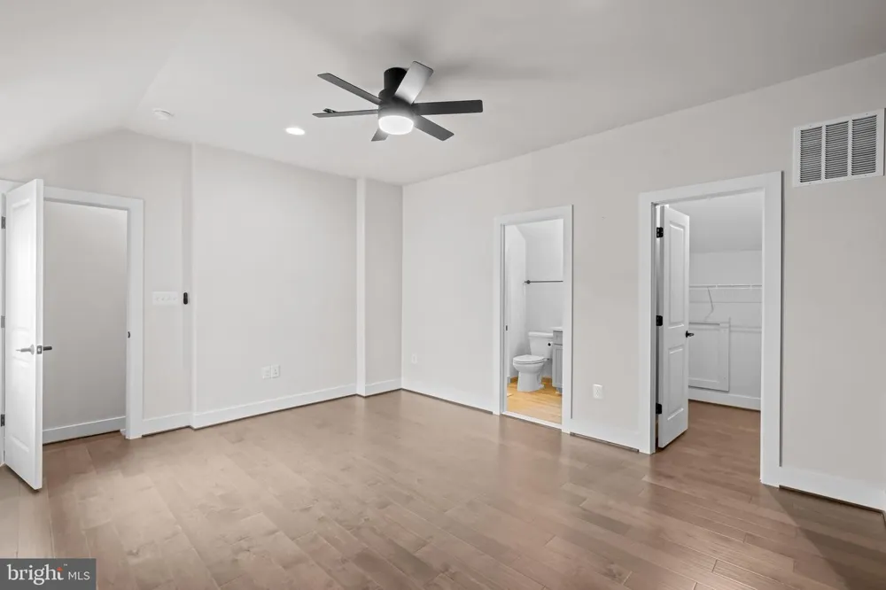 5284 RIDGEVIEW RETREAT DRIVE Chantilly, VA 20151