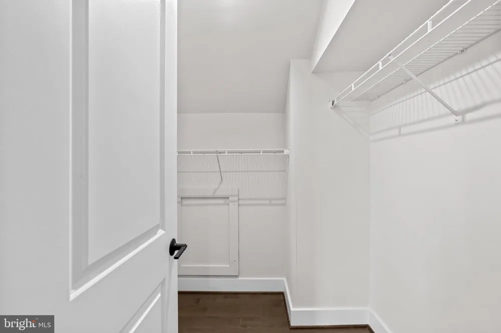 5284 RIDGEVIEW RETREAT DRIVE Chantilly, VA 20151