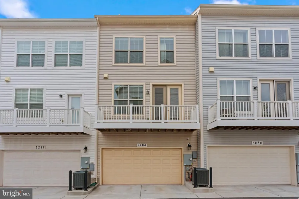 5284 RIDGEVIEW RETREAT DRIVE Chantilly, VA 20151