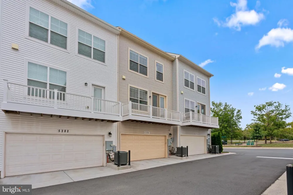 5284 RIDGEVIEW RETREAT DRIVE Chantilly, VA 20151