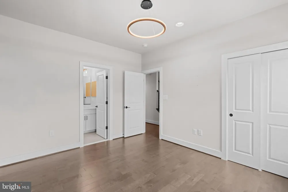 5284 RIDGEVIEW RETREAT DRIVE Chantilly, VA 20151