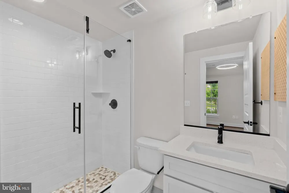5284 RIDGEVIEW RETREAT DRIVE Chantilly, VA 20151