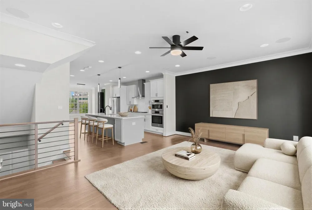 5284 RIDGEVIEW RETREAT DRIVE Chantilly, VA 20151