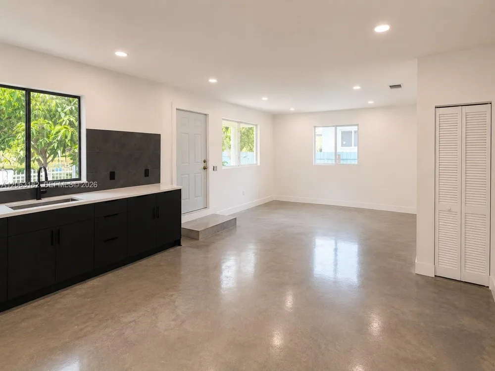 812 NW 67th St Miami, FL 33150