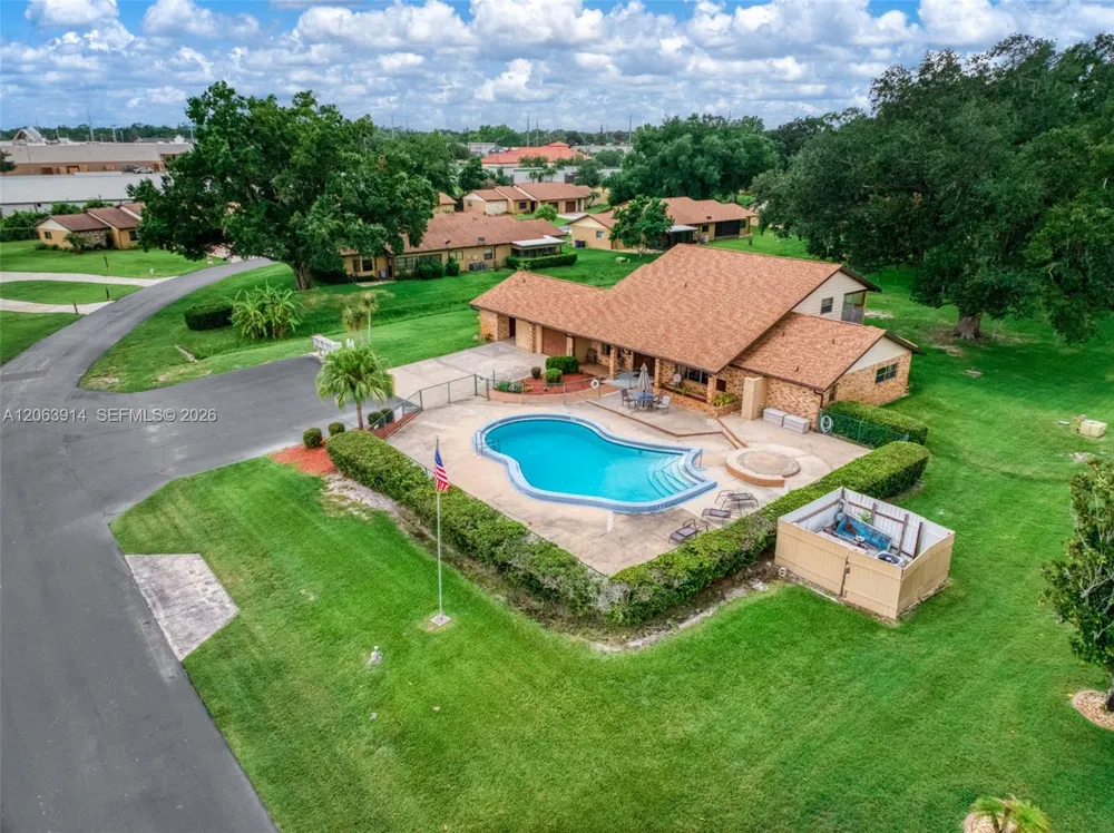 2418 Hidden Creek Cir Sebring, FL 33870