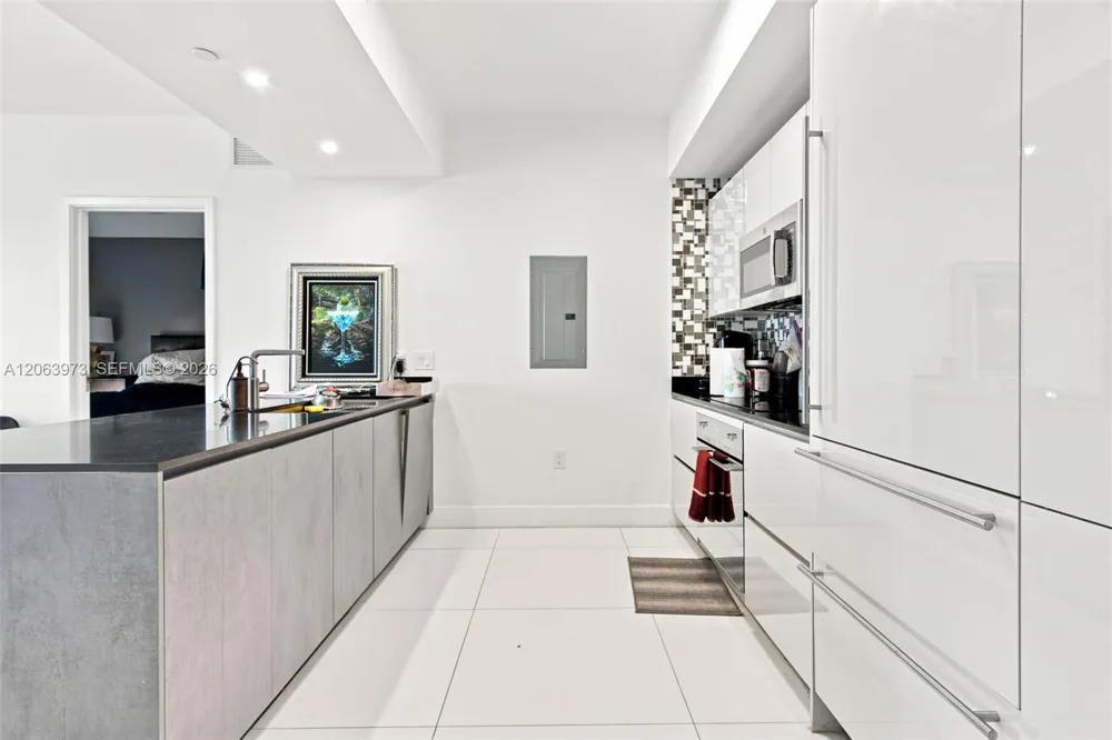 1010 Brickell Ave #2403 Miami, FL 33131