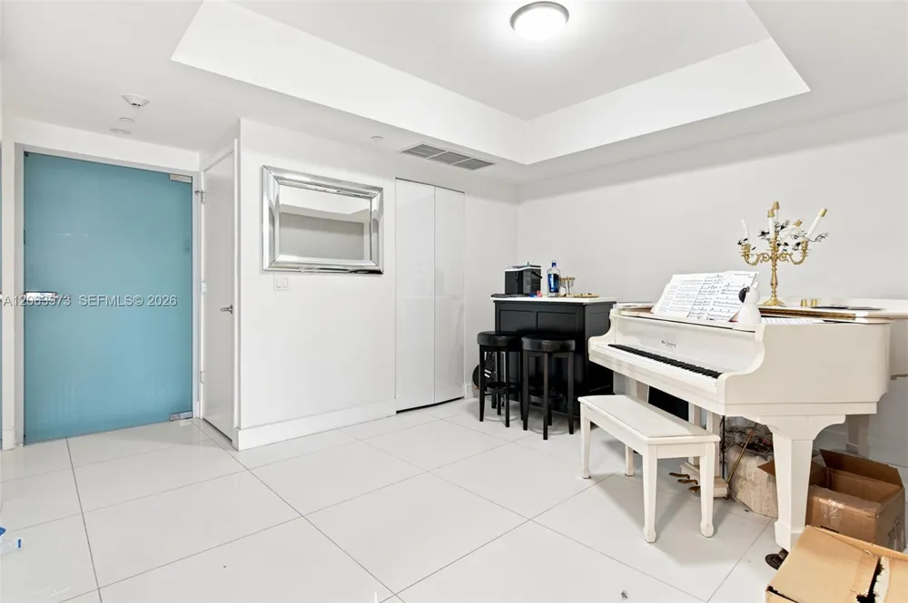 1010 Brickell Ave #2403 Miami, FL 33131