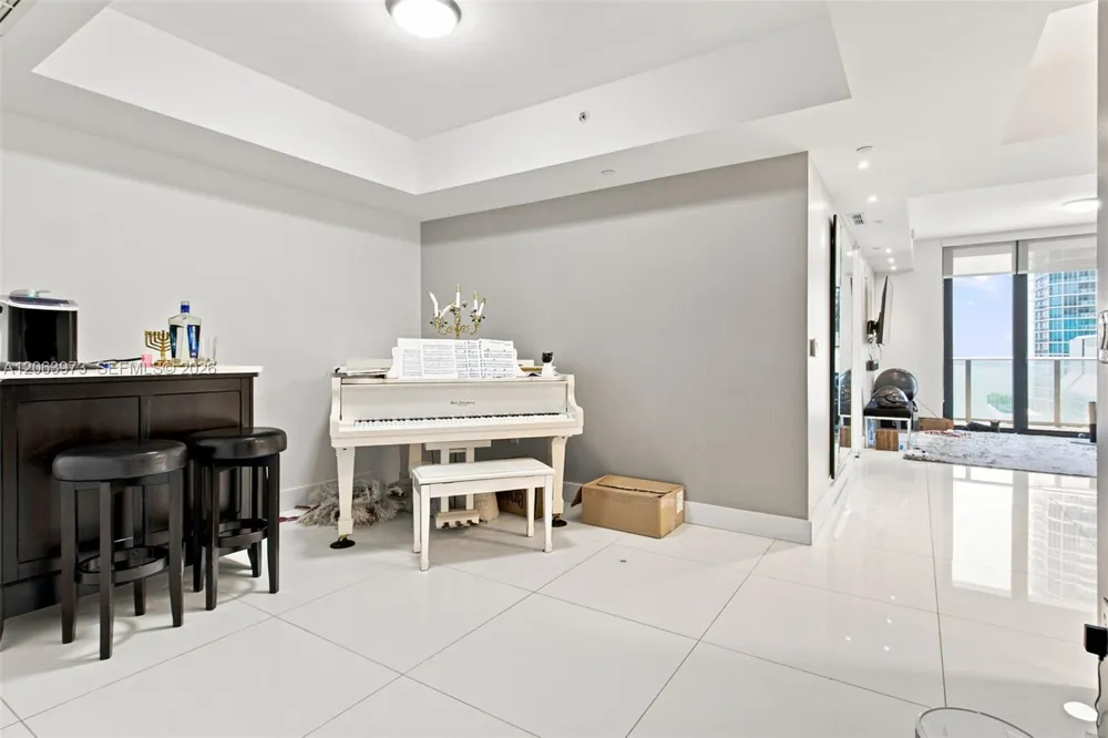 1010 Brickell Ave #2403 Miami, FL 33131