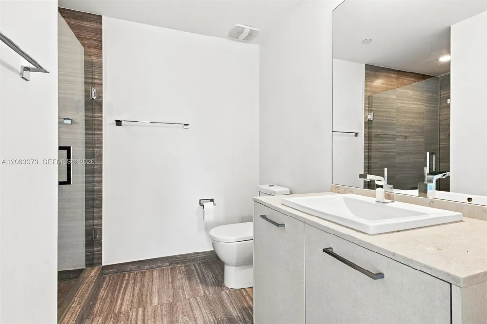 1010 Brickell Ave #2403 Miami, FL 33131