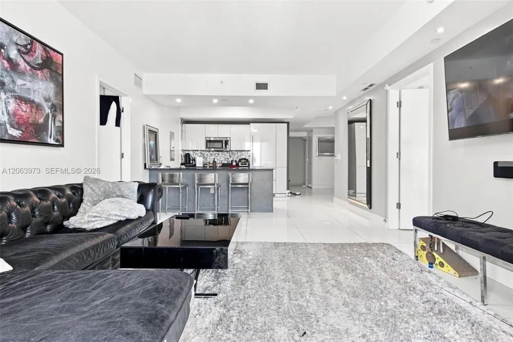 1010 Brickell Ave #2403 Miami, FL 33131
