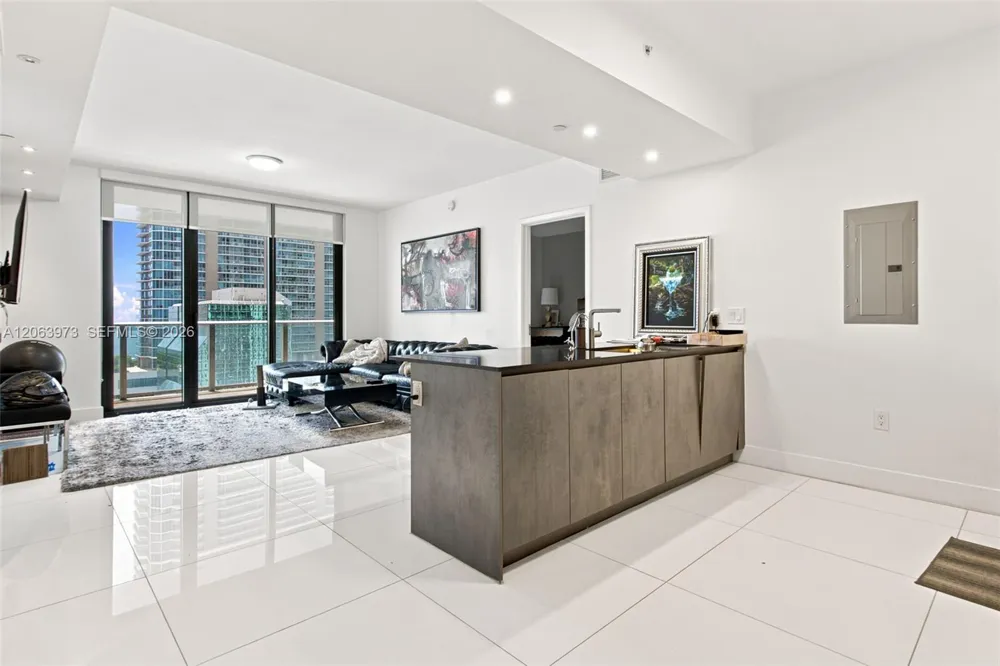 1010 Brickell Ave #2403 Miami, FL 33131