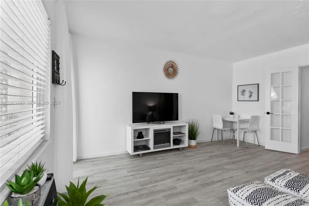 641 Espanola Way #24 Miami Beach, FL 33139