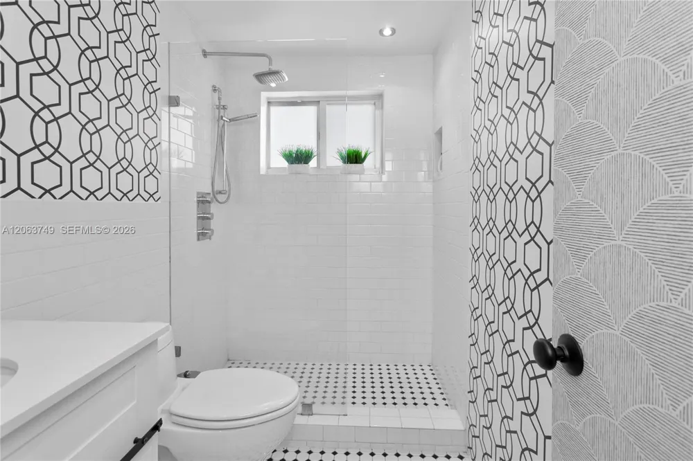 641 Espanola Way #24 Miami Beach, FL 33139