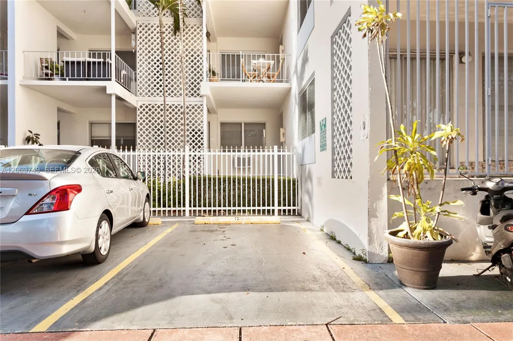 641 Espanola Way #24 Miami Beach, FL 33139