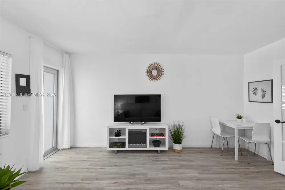 641 Espanola Way #24 Miami Beach, FL 33139