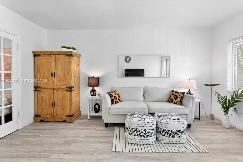 641 Espanola Way #24 Miami Beach, FL 33139
