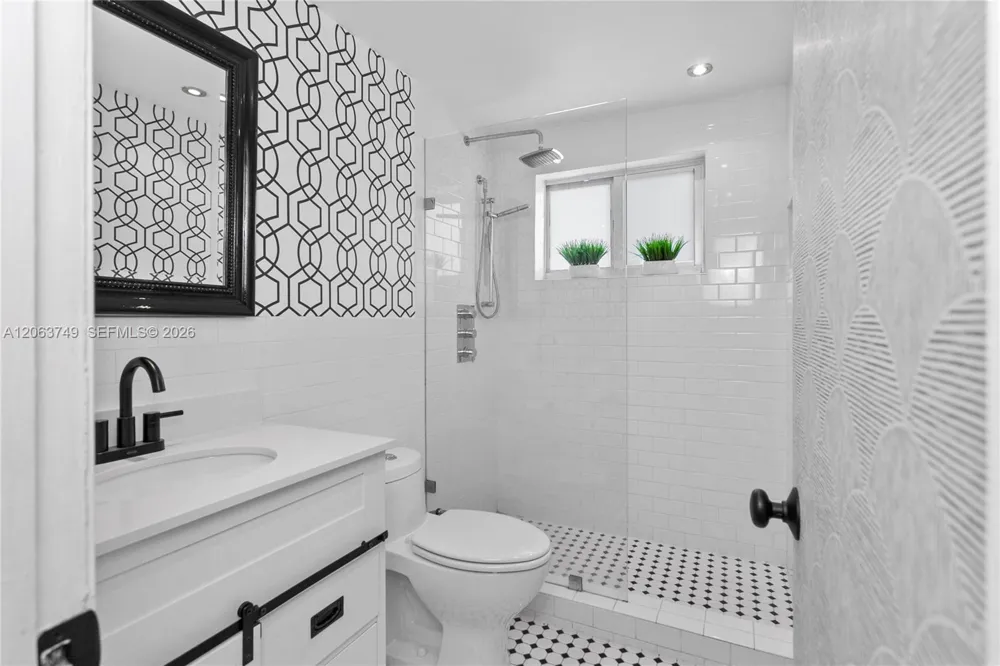 641 Espanola Way #24 Miami Beach, FL 33139