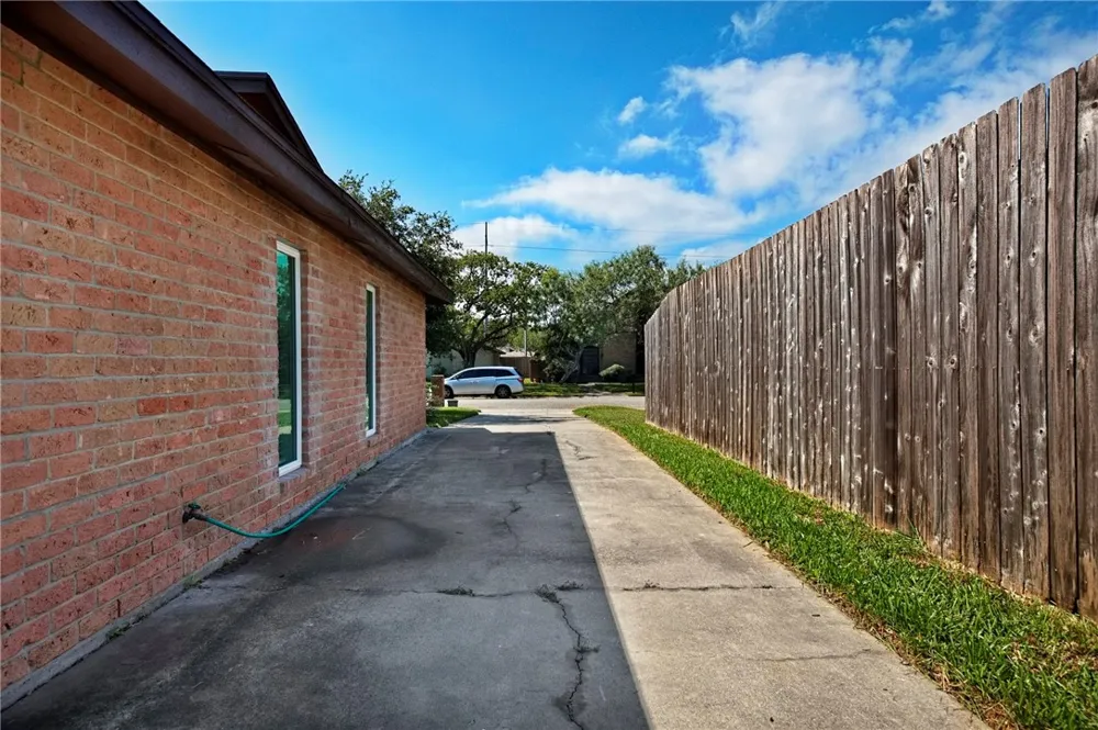5038 Crestwick Corpus Christi, TX 78413