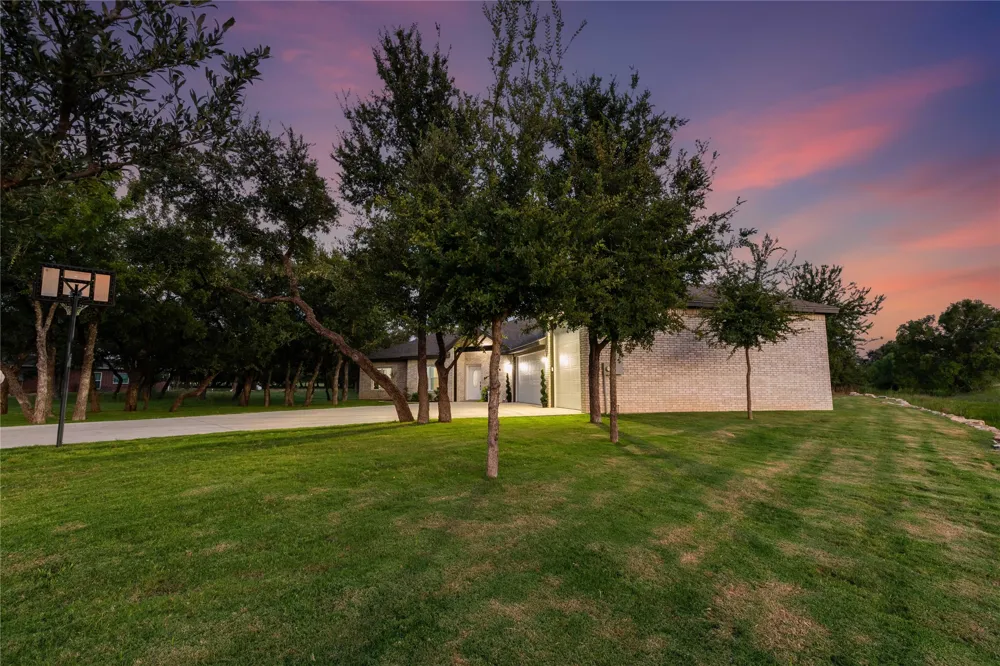 7274 Feather Bay Boulevard Brownwood, TX 76801