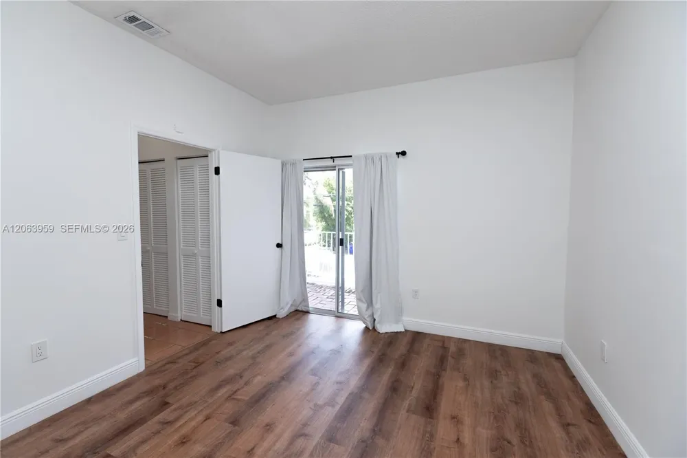 3007 Bird Ave #11 Coconut Grove, FL 33133