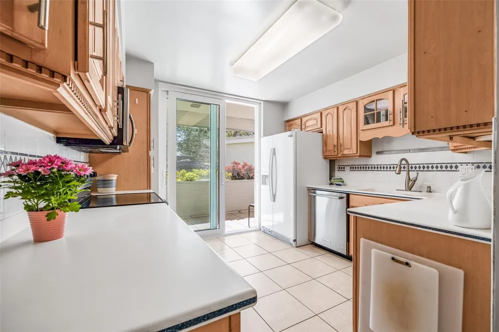 615 10TH AVENUE NE #1 St Petersburg, FL 33701