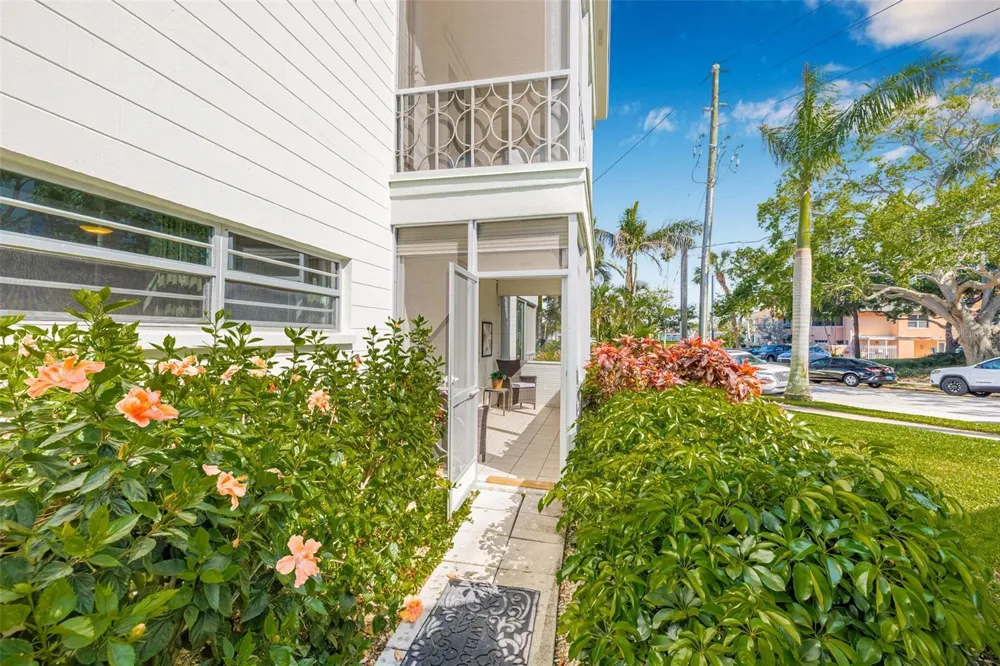 615 10TH AVENUE NE #1 St Petersburg, FL 33701