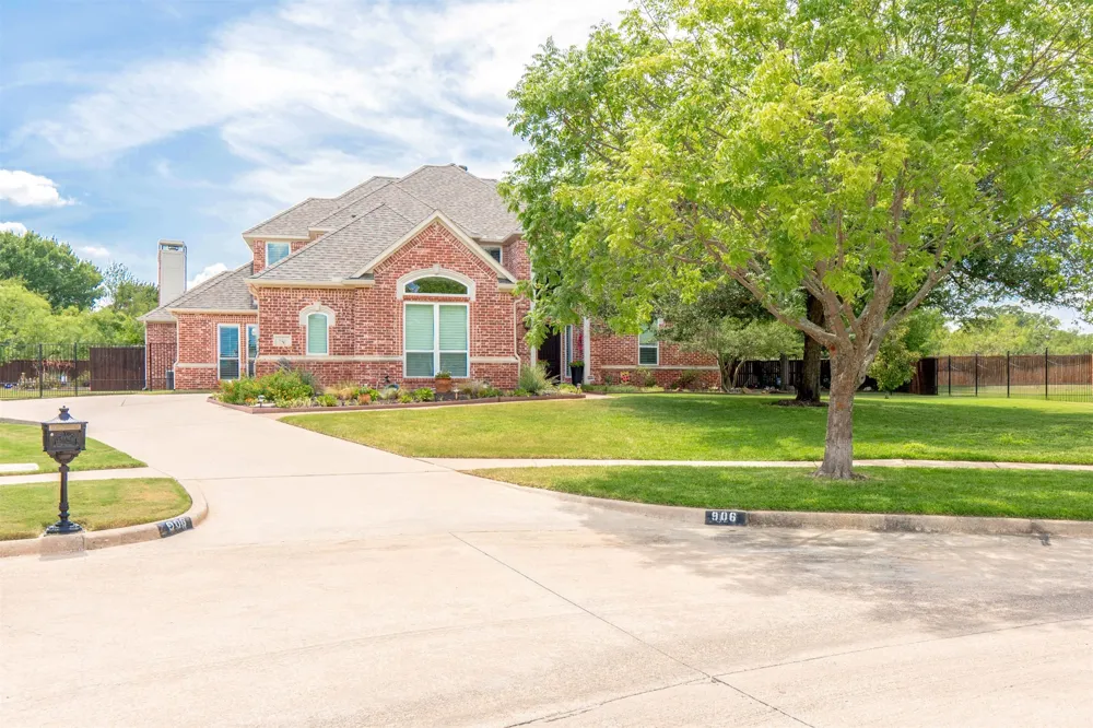 906 Nottingham Circle Southlake, TX 76092