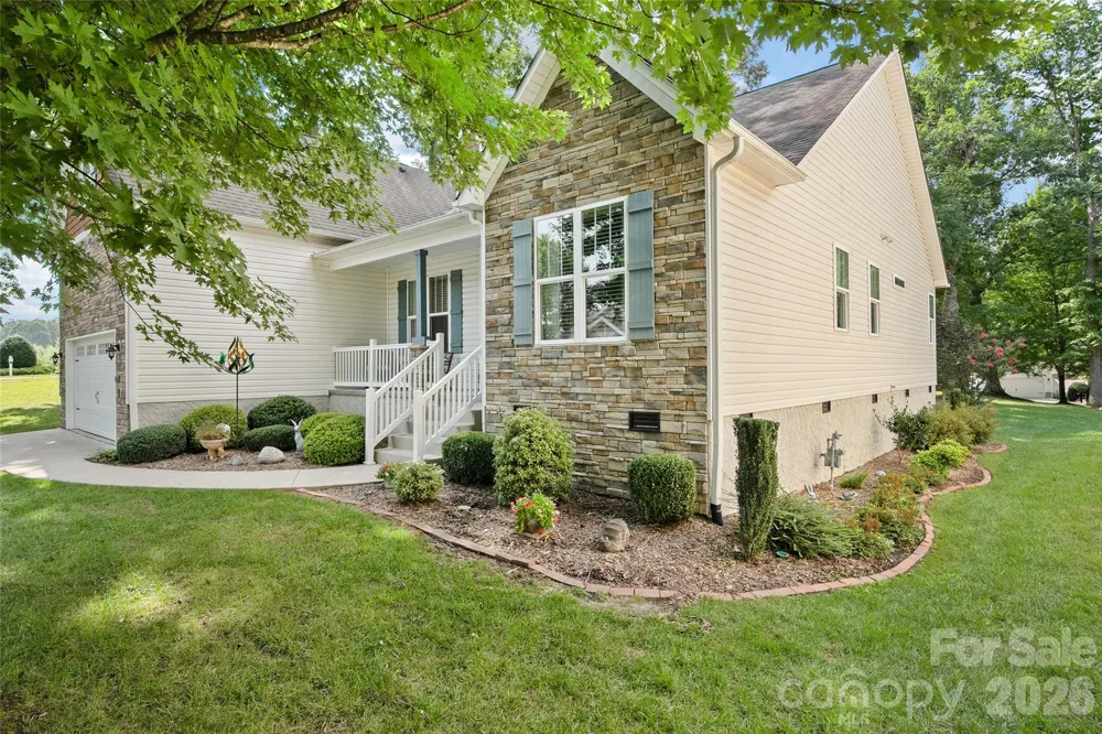64 Eagle Pointe Way Flat Rock, NC 28731