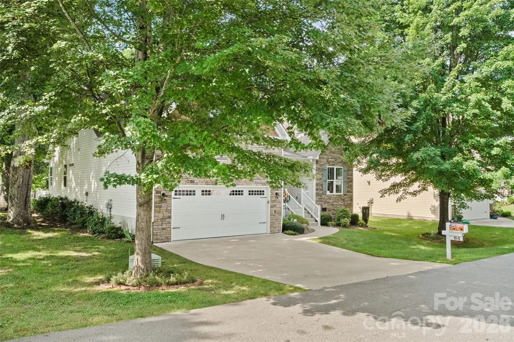 64 Eagle Pointe Way Flat Rock, NC 28731