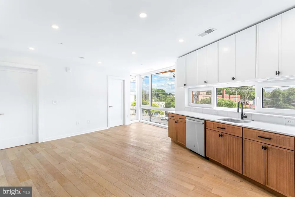 1522 RHODE ISLAND AVENUE NE #304 Washington, DC 20018