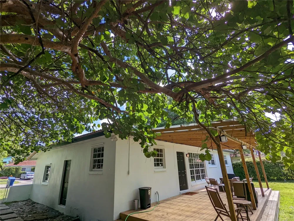 490 NW 90th St #. El Portal, FL 33150