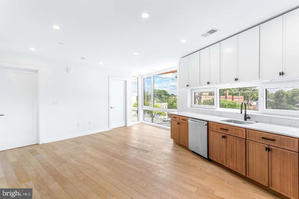 1522 RHODE ISLAND AVENUE NE #401 Washington, DC 20018
