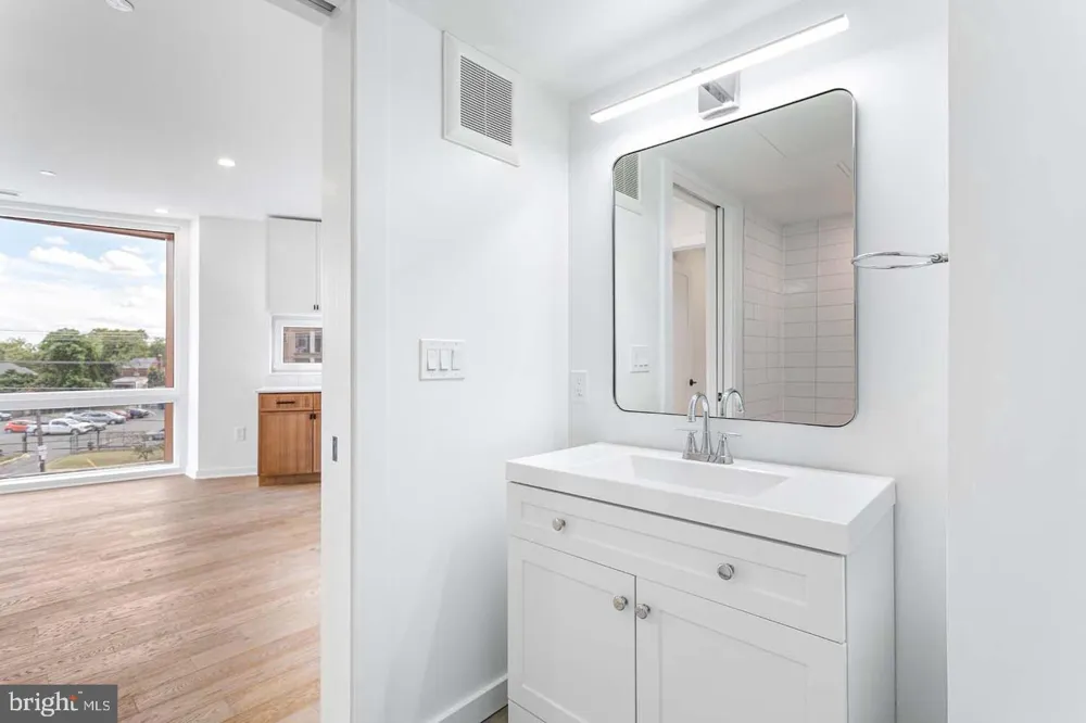 1522 RHODE ISLAND AVENUE NE #401 Washington, DC 20018