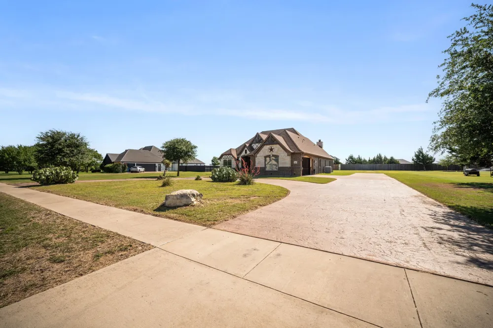 422 Rugged Drive Red Oak, TX 75154