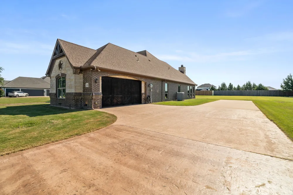 422 Rugged Drive Red Oak, TX 75154