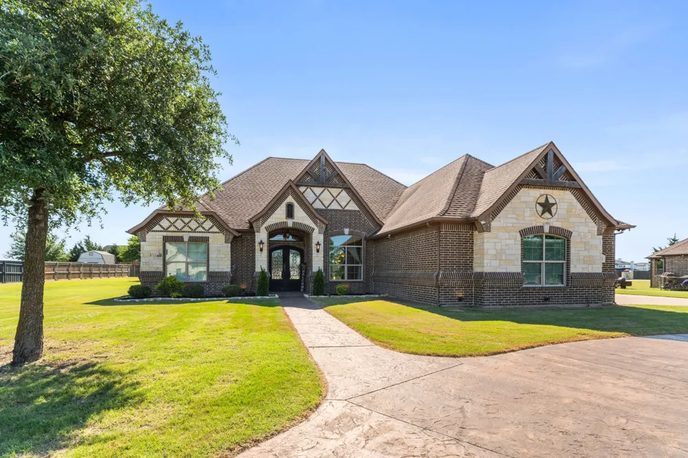 422 Rugged Drive Red Oak, TX 75154