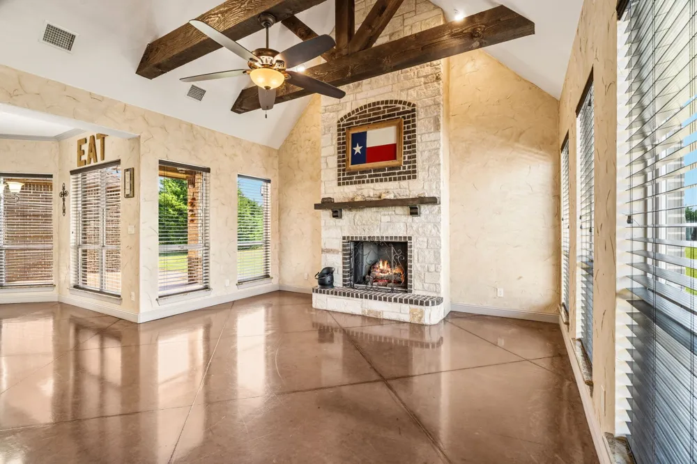 422 Rugged Drive Red Oak, TX 75154