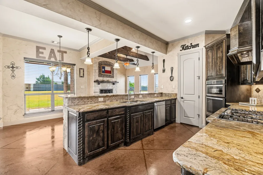 422 Rugged Drive Red Oak, TX 75154