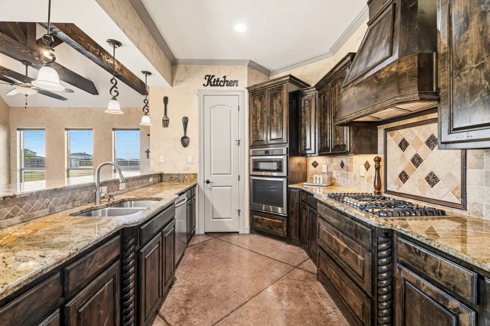 422 Rugged Drive Red Oak, TX 75154